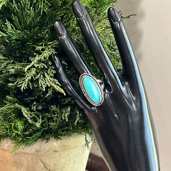 Turquoise Oval Silver Ring 8 - Picture 3 of 6